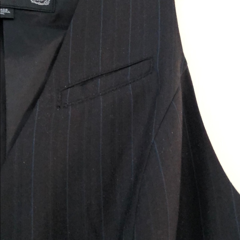 GUESS BLACK PINSTRIPED BUTTON DOWN VEST - Picture 3 of 7